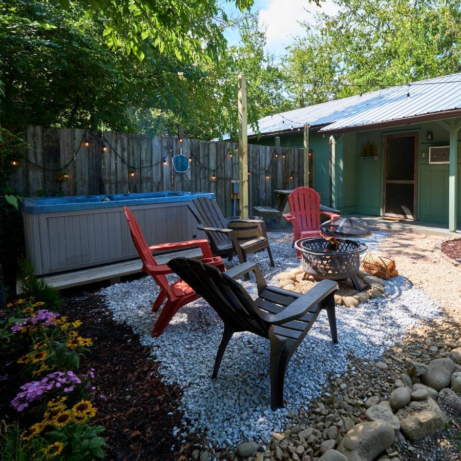 Steps From Downtown Pigeon Forge Parkway + Private Hottub And Firepit - Wifi - Firefly Bungalows Exterior foto