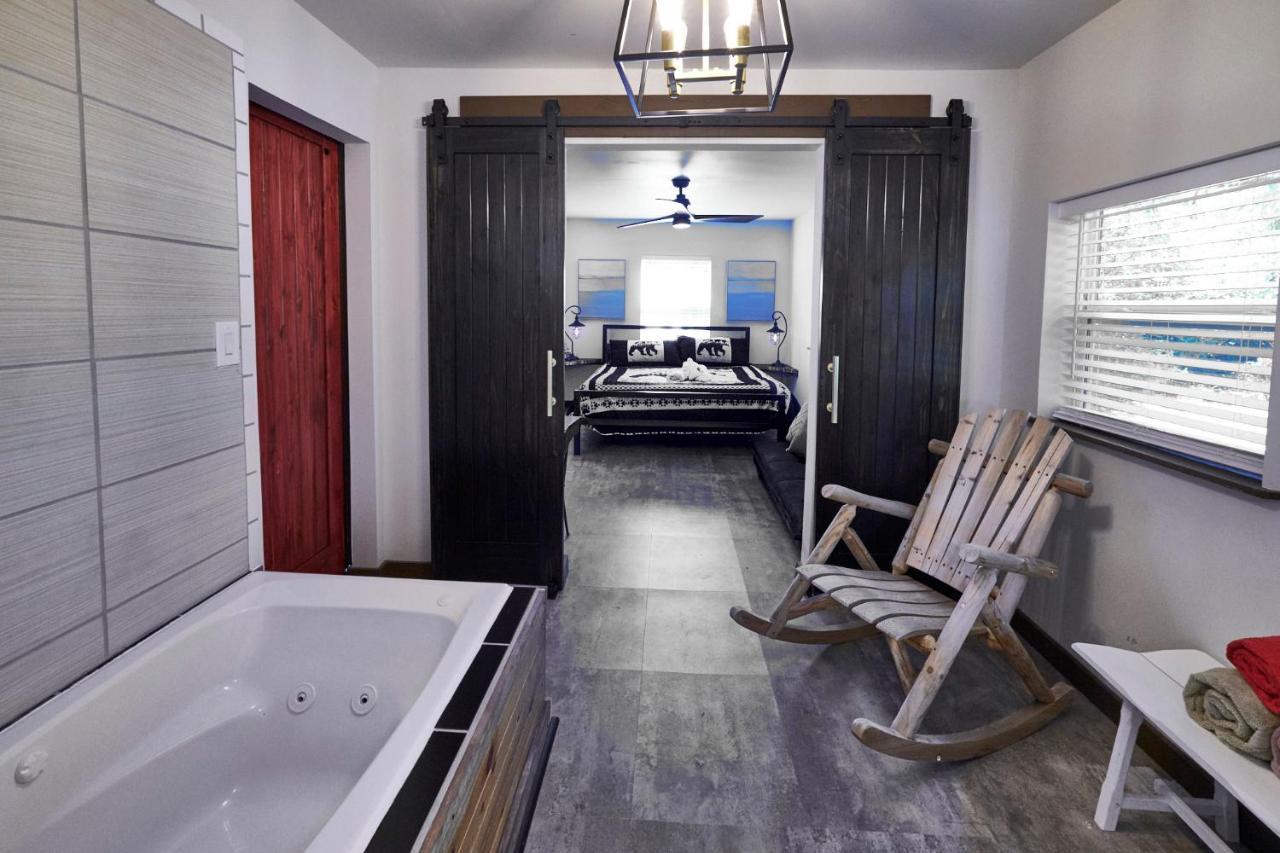 Steps From Downtown Pigeon Forge Parkway + Private Hottub And Firepit - Wifi - Firefly Bungalows Exterior foto