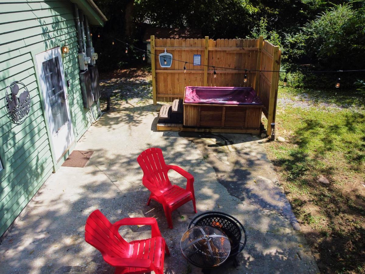 Steps From Downtown Pigeon Forge Parkway + Private Hottub And Firepit - Wifi - Firefly Bungalows Exterior foto