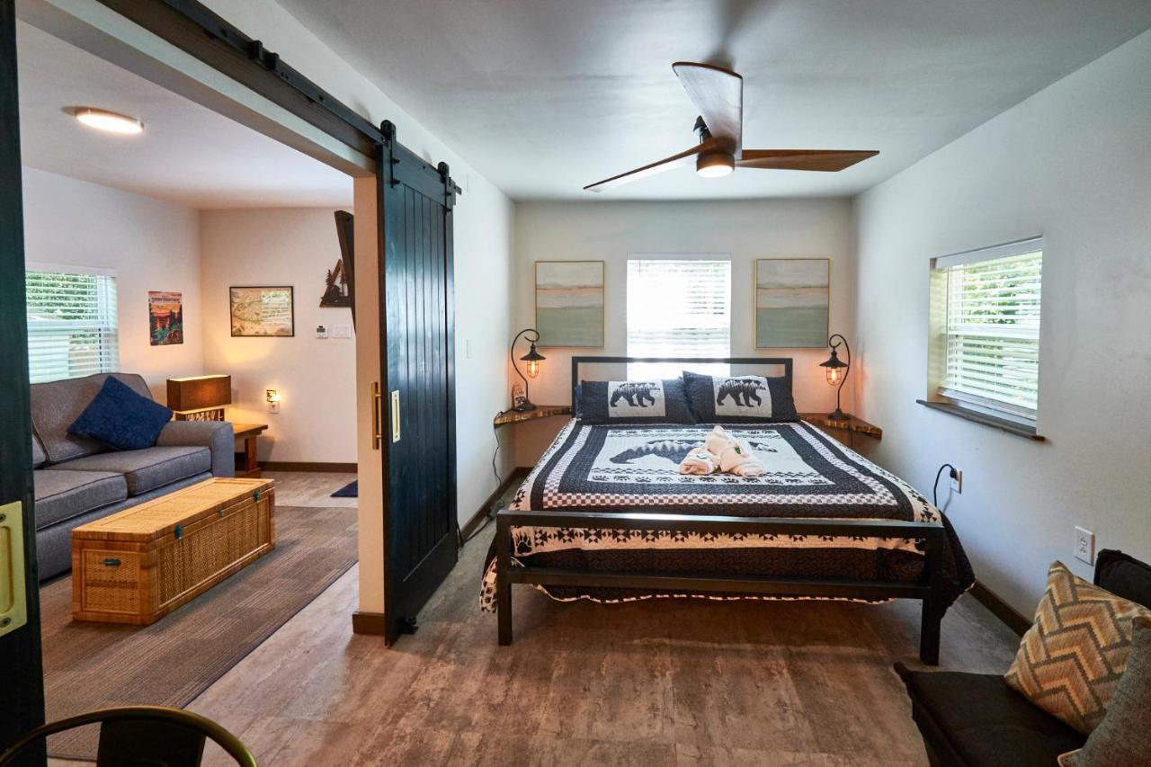 Steps From Downtown Pigeon Forge Parkway + Private Hottub And Firepit - Wifi - Firefly Bungalows Exterior foto